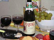vine d'Anjou and gorgonzola, photo: Prokhorova